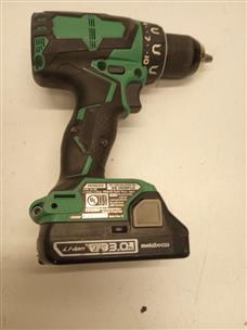 HITACHI CORDLESS DRILL w 2 BATTS AND CHARGER Very Good Buya